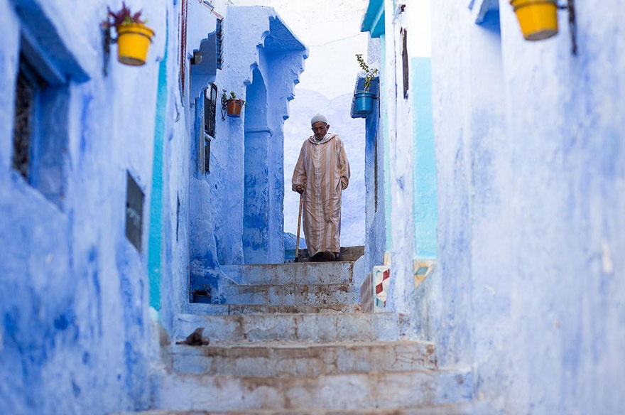 422055-880-1457695400-blue-streets-of-chefchaouen-morocco-7