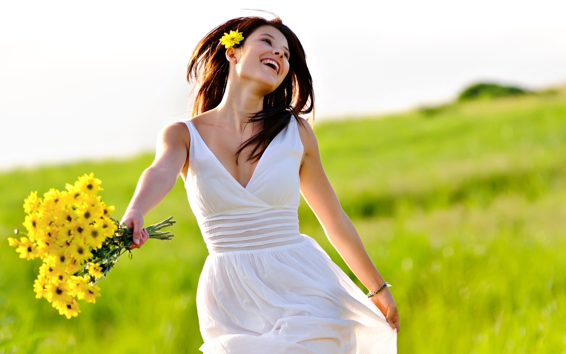 beautiful-girl-so-happy-with-smile