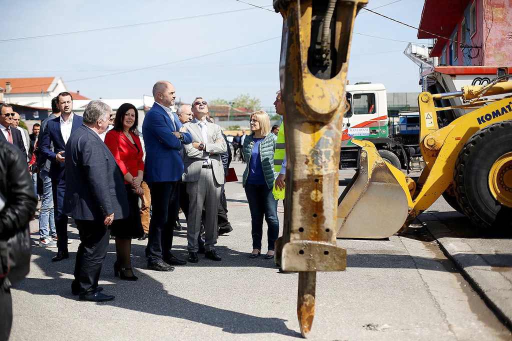 edi rama, perurimi stadiumit shkoder1