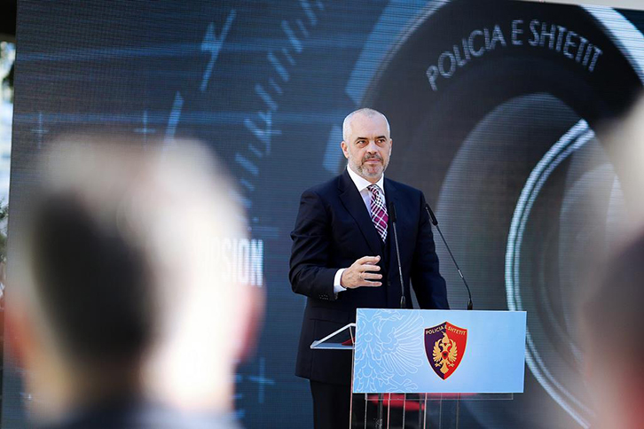 edi rama, prezantimi kamerave te trupit