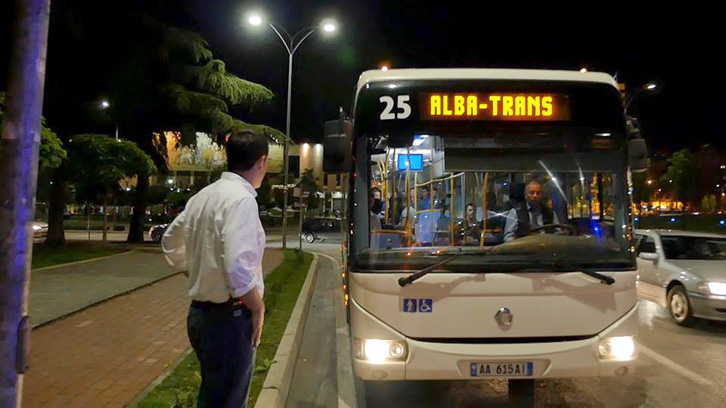 erion veliaj pret autobusin