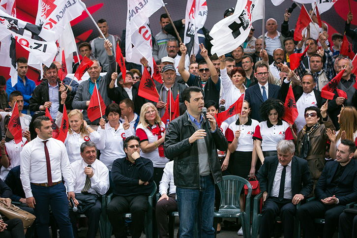 lulzim basha, cader fjalim proteste1