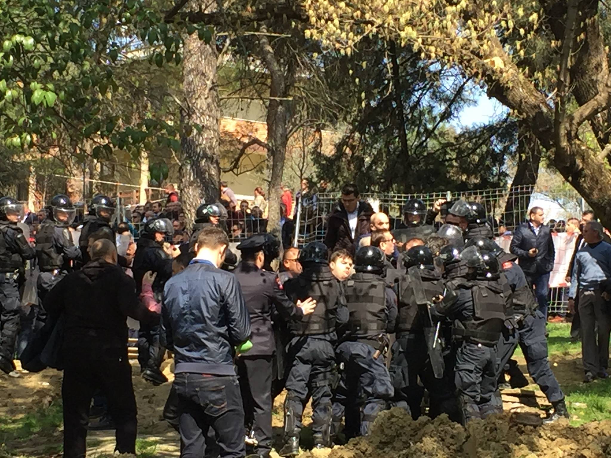 policia protesta perledhje