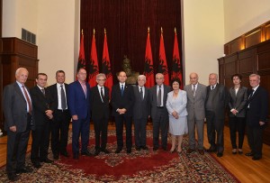 presidenti-nishani-dekorim-bahri-beci-2-300x203