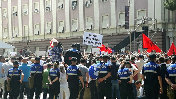 protesta pd 13 maj, caro edi1