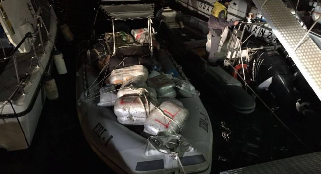 Kapet një tjetër gomone shqiptare me 812 kg marijuanë në Itali, arrestohen trafikantët