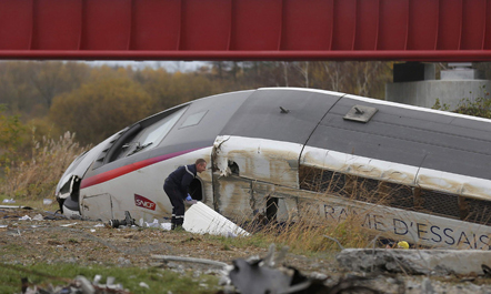 Tjetër tragjedi në Francë, treni del nga shinat, 5 persona të vdekur