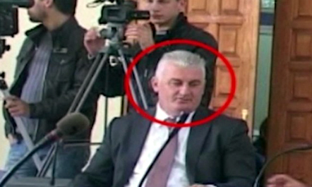 DOSJA/ Fier, dhunuan numëruesin e votave, burg për Fatmir Kajollin dhe djalin e tij