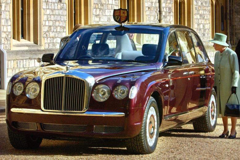 Nxirret në shitje vetura luksoze ‘Bentley’ e mbretëresh Elizabeth II. Ja sa kushton
