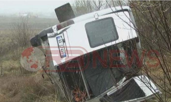 Aksident në Dibër, një furgon del nga rruga, disa të plagosur
