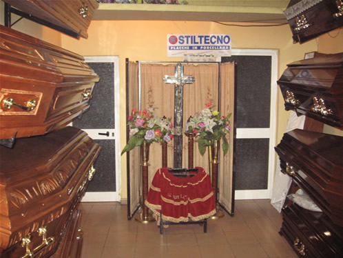 Antiinformaliteti mbërrin edhe në agjencitë funerale, bllokohen arkivolë pa kupon tatimorë