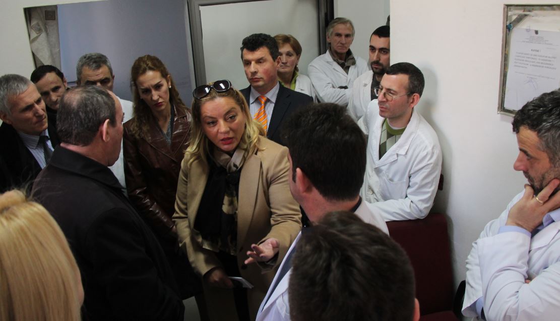 “Mjeket dhe infermieret po jepen me koncesion”