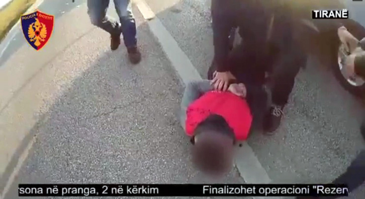 VIDEO/ Arrestohet shqiptari dhe kroati, merrnin makina me qira dhe i deklaronin të vjedhura