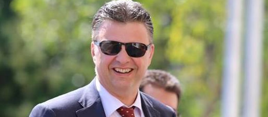 Momente gazmore në Kuvend; Ristani ngatërron sektin me seksin, Paloka dhe Tabaku nuk mbajnë dot të qeshurën