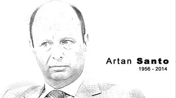 Bankieri Artan Santo ngjitet në teatrin e Metropolit  me “Individi”