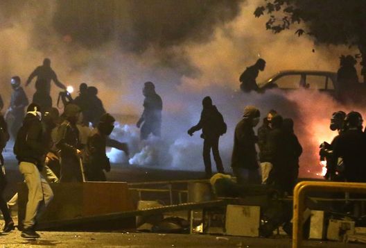 Video/ Digjet Athina për 15 vjecarin