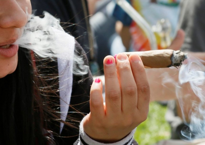 STUDIMI/ Adoleshentët europianë të joshur nga kanabisi