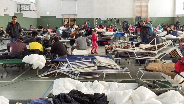 Burrel, hoxha iu dhuron  hajmali para se të ikin në Gjermani