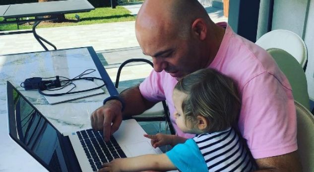 Vajza e vogël e Blendi Fevziut mbush 1 vjeç, ai publikon fotot më të ëmbla