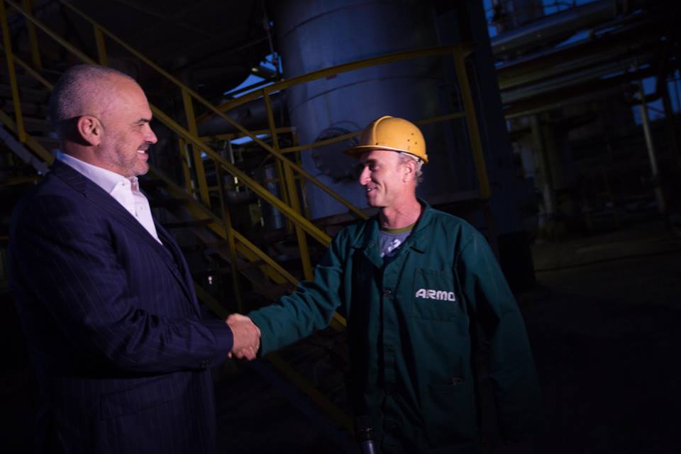 FOTO/Këtu shpertheu valvula që ndezi rafinerinë