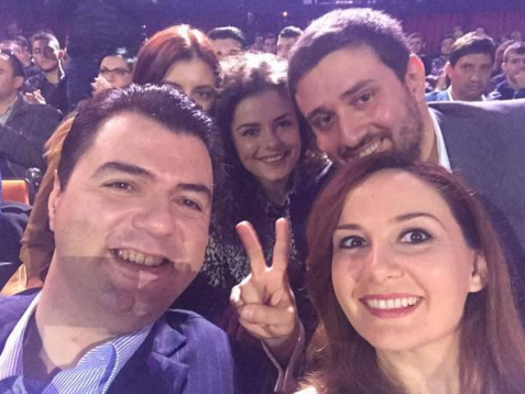 Konventa e FRPD-së, deputetja Jorida Tabaku selfie me Bashën