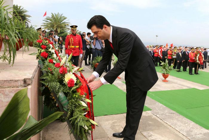 Basha, homazhe te varrezat e Dëshmorëve: Nderojmë të gjithë ata që ranë në Shqipëri, Kosovë , Maqedoni