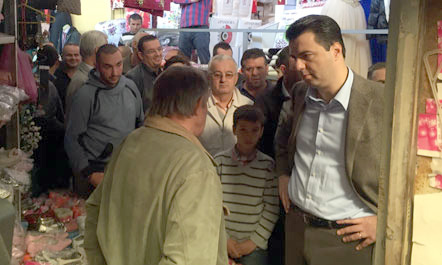 Basha takim me tregtarët e Durrësit: Ulim taksat dhe tatimin