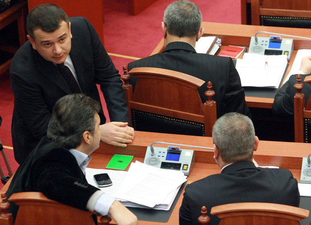 REPLIKAT/ Erion Brace një “miush”, Taulant Balla e di kur i shkohet Edi Ramës në banjë për nevojat personale
