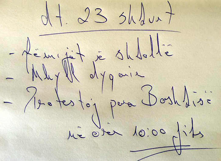 VIDEO/ Biznesi në protestë ironizon kryebashkiakun: Sa lekë do ti mbeteshin Erion Veliajt po të shiste fiq