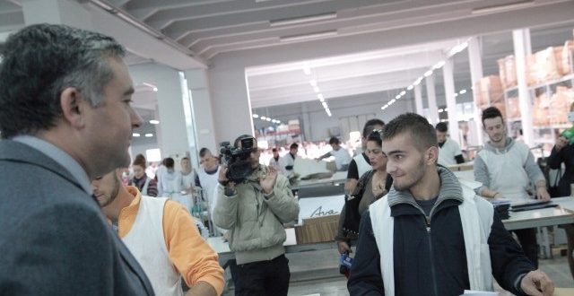 Ministri Blendi Klosi: Ka 38 mijë vende pune të lira që nuk mbushen