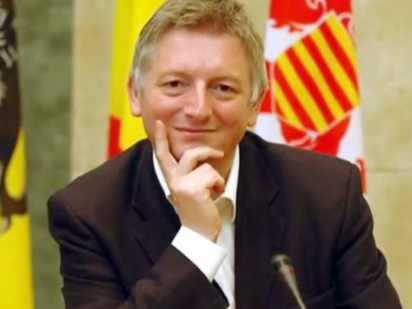 Akuzohej për përdhunim, vetëvritet ish-kryetari i Partisë Socialiste