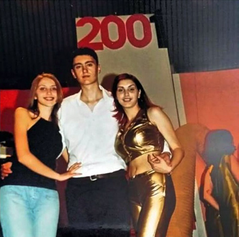 FOTO LAJM/ Kur Brisit 14 vjet më parë nuk ia ndjente për kuponin tatimor… E para ishte fama!