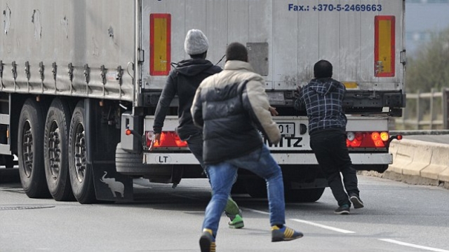 Francë, arrestohet biznesmeni, pjesë e grupit të kontrabandistëve shqiptarë, dërgonin emigrantë në Britani