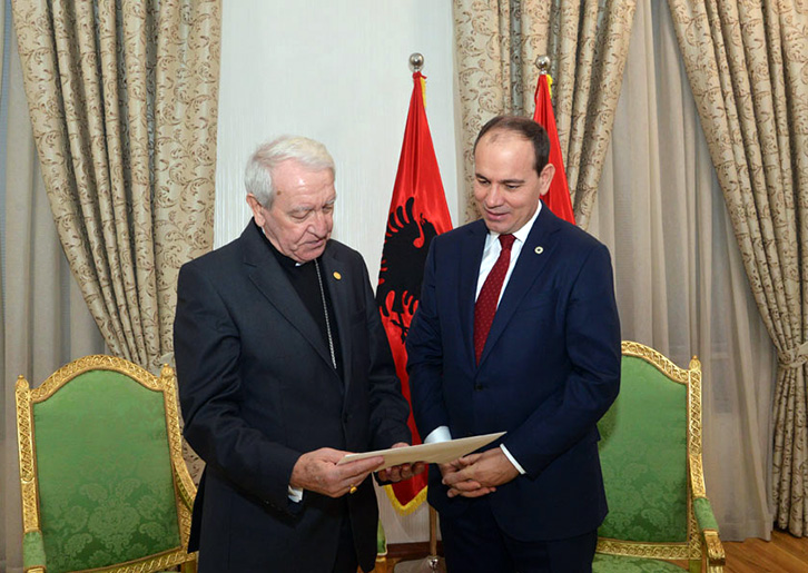 Papa Françesku mesazh Presidentit Nishani për Ditën Botërore të Paqes