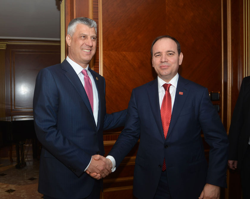 Presidenti i Kosovës, Hashim Thaçi nis vizitën zyrtare në Tiranë, pritet nga Presidenti Nishani