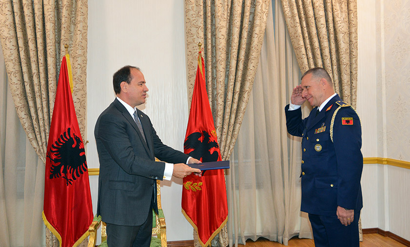 FOTO/ Presidenti Nishani dekreton Komandantin e Forcave Ajrore