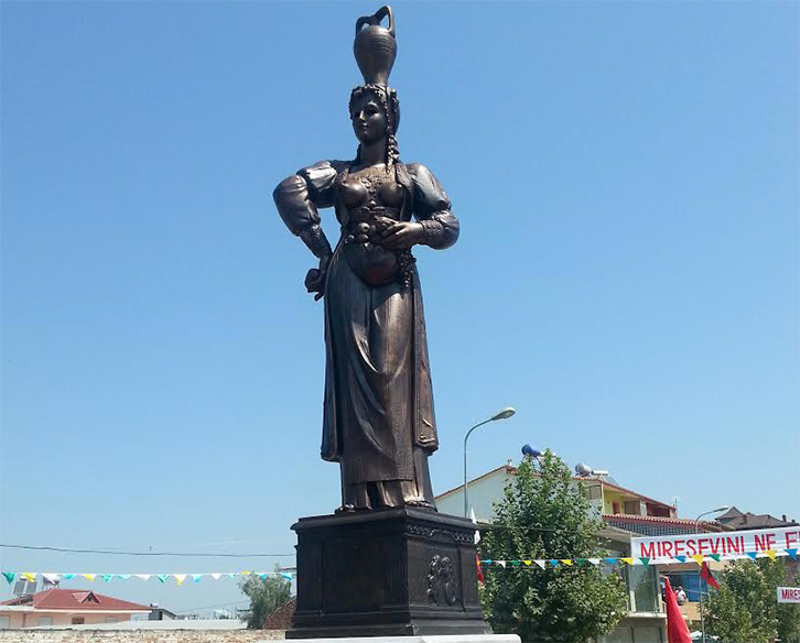 SKANDAL/ Paratë e dëmshpërblimit të banorëve të Marinzës, shkojnë për “Bukuroshen e Strumit” në Roskovec?!