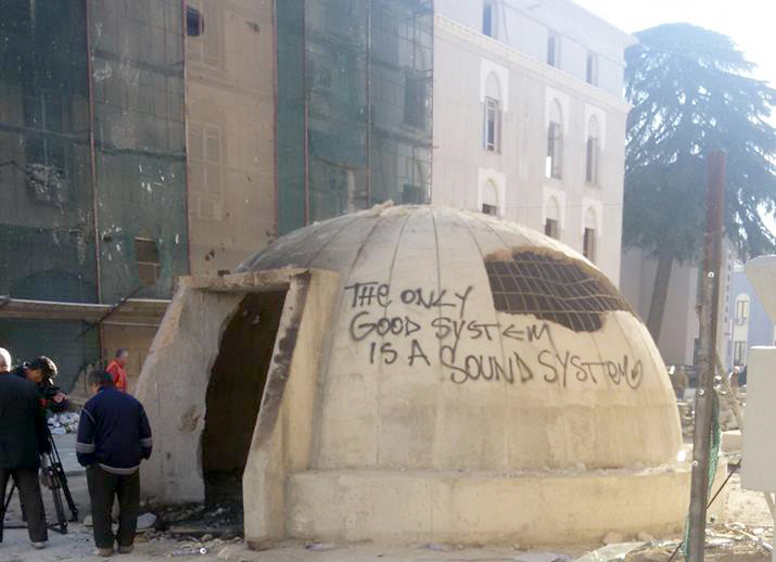 MIT’HAT HAVARI/ Bunkeri “i vdekur” dhe një “këshillë” për qeverinë: Kur populli nuk të do, të rrëzon!