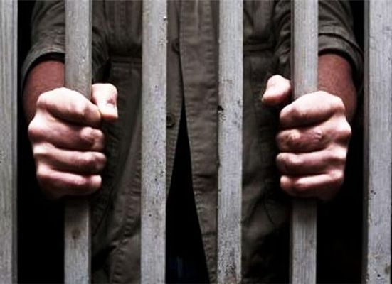 Greqi, burgoset shqiptari që përdhunoi për tre vite mbesën e mitur