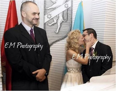 FOTO/ Kur Edi Rama “bekonte” martesën e Saimir Tahirit