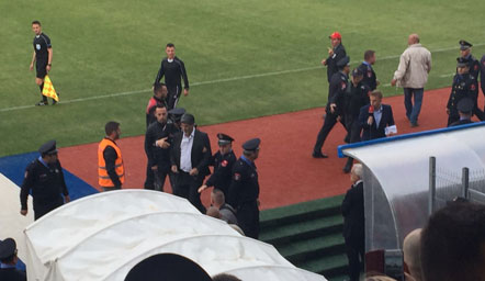 Incident në derbin Tirana–Partizani, shoqërohet në polici drejtori i stadiumit