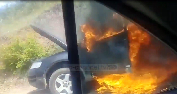 VIDEO & DETAJE/ Ja pse mori flakë automjeti në aksin Prrenjas – Librazhd