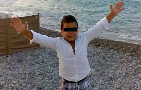 E masakroi nëna me thikë, 7-vjeçari 11 orë në operacion, kishte tentuar të mbrohej me duar