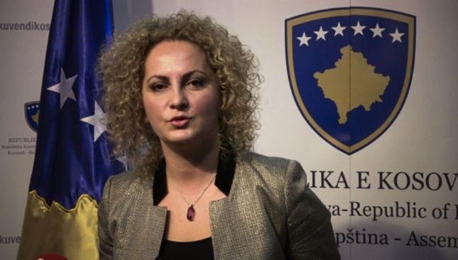 Arrestohet deputetja Donika Bujupi, policia në kërkim të Albin Kurtit