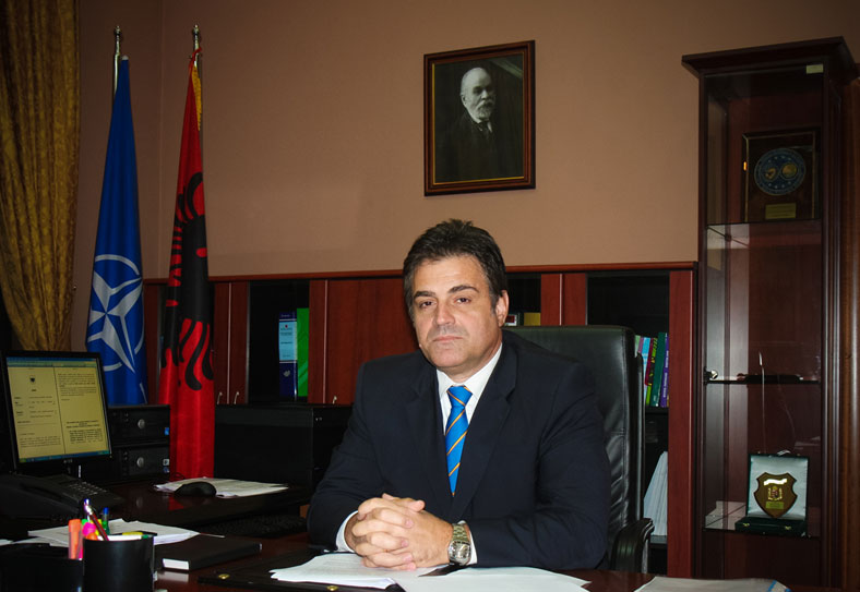 Denoncon Dritan Hila: Kurveleshi dy vjet më parë merrej me blegtori, sot kultivon dhe mbjell hashash