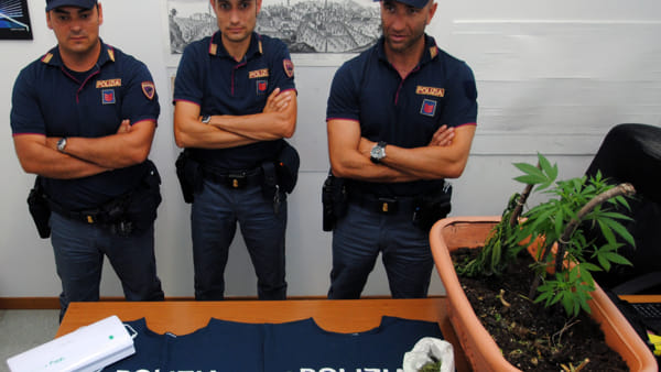 Itali, shqiptari mbillte hashash në ballkon: E vetmja mënyrë të ushqej vajzën