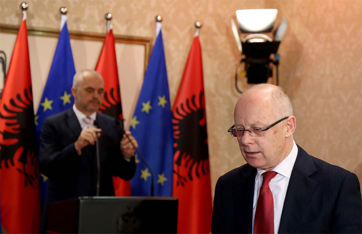 Rama i kënaqur me Canin por e shkarkoi, Cani i lumtur premton besnikëri