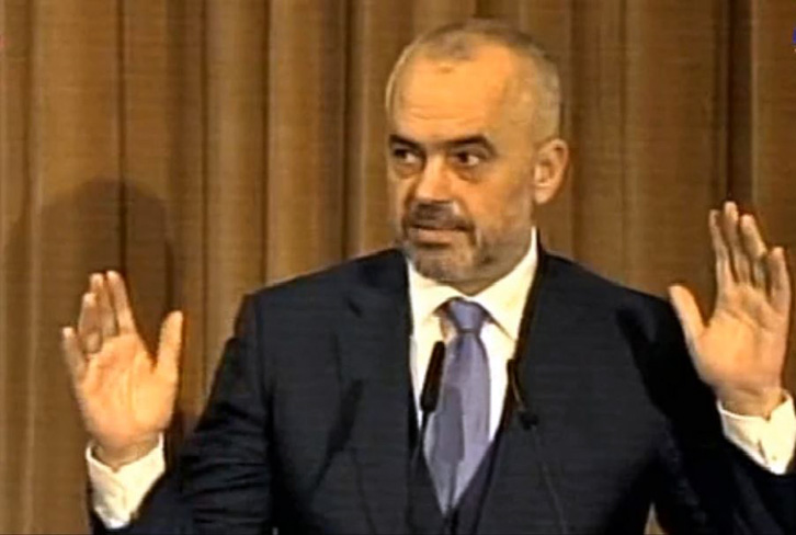 Darka e një viti më parë me gazetarët ju kthye sivjet në boomerang Edi Ramës