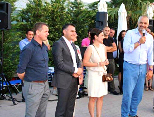 FOTO LAJM/ Edi Rama, në tre vetë, dy i ka kriminelë…!