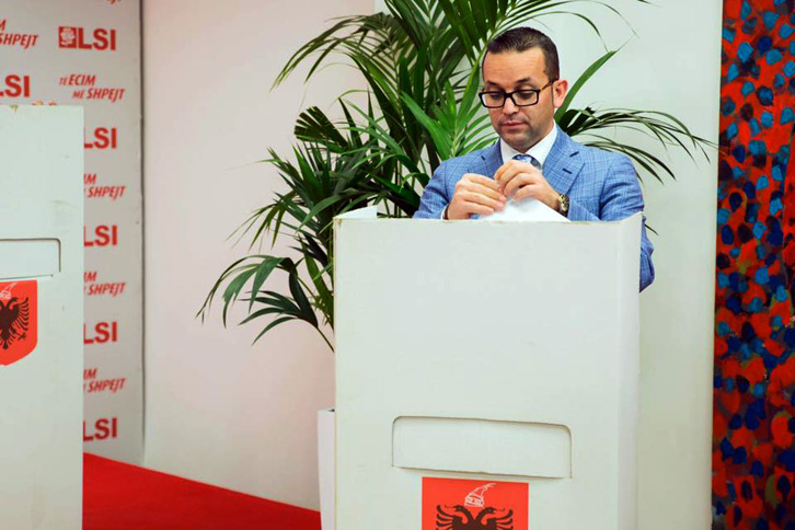 IRONIA/ “PS është lokomotiva”, këshilltari i Metës: Se mos e shisni për skrap
